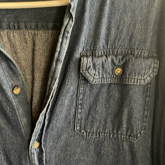 Wrangler women’s denim long sleeve shirt Size M buttons 2 pockets hem - Picture 3 of 4